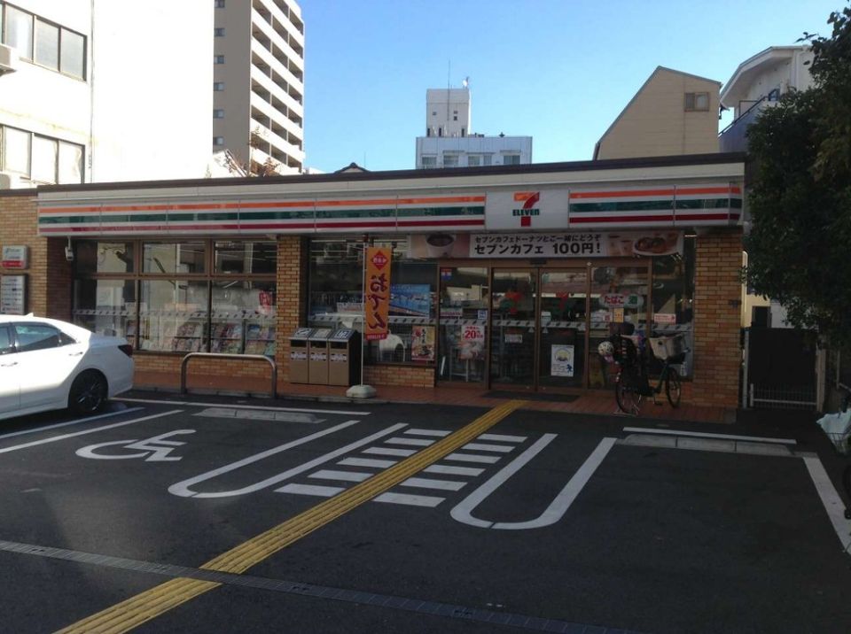 近くのコンビニまで100m(徒歩2分)