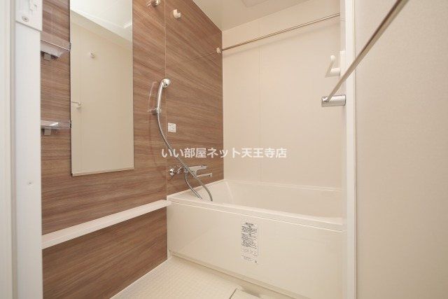 近くのファミリーマート 浪速敷津東店まで197m（徒歩3分）