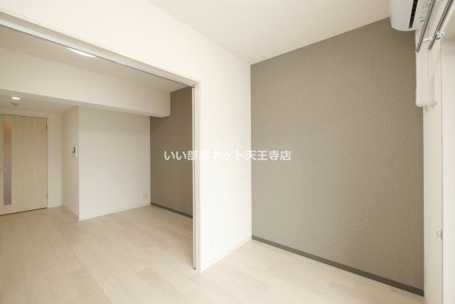 近くのファミリーマート 難波中三丁目店まで200m（徒歩3分）