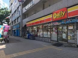 近くのデイリーヤマザキ 浪速汐見橋店まで392m(徒歩5分)
