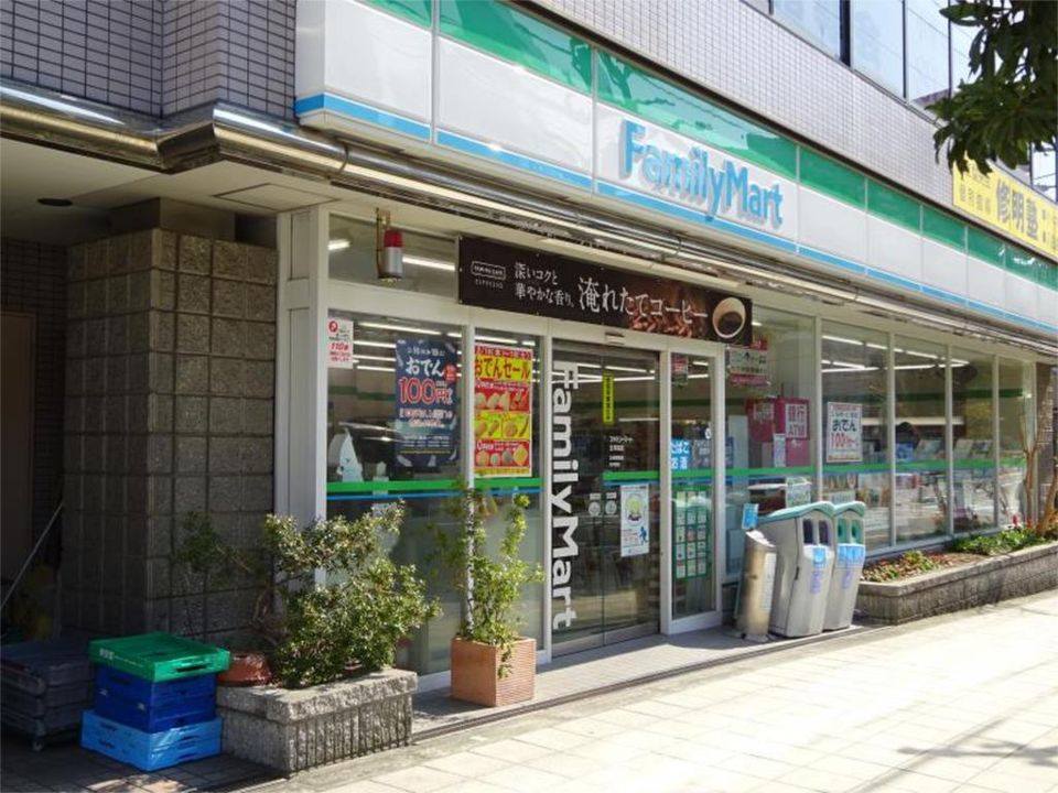 近くのファミリーマート 北河堀店まで335m（徒歩5分）