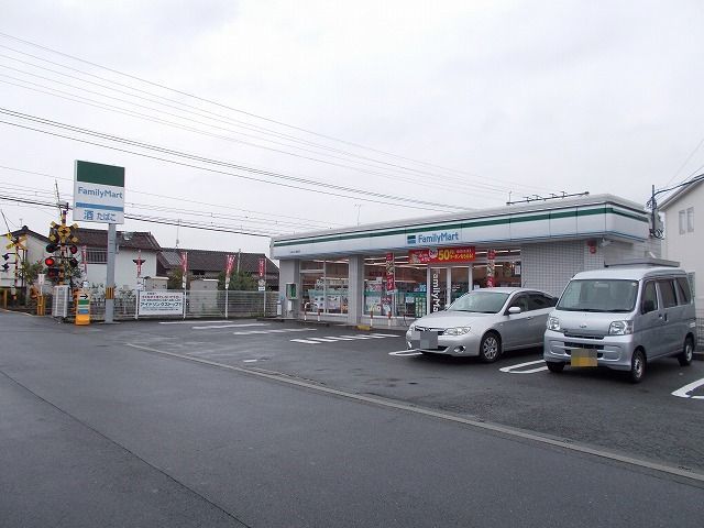 近くのファミリーマート耳成駅前店様まで550m（徒歩7分）