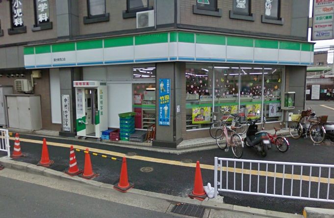 近くのコンビニまで305m(徒歩4分)