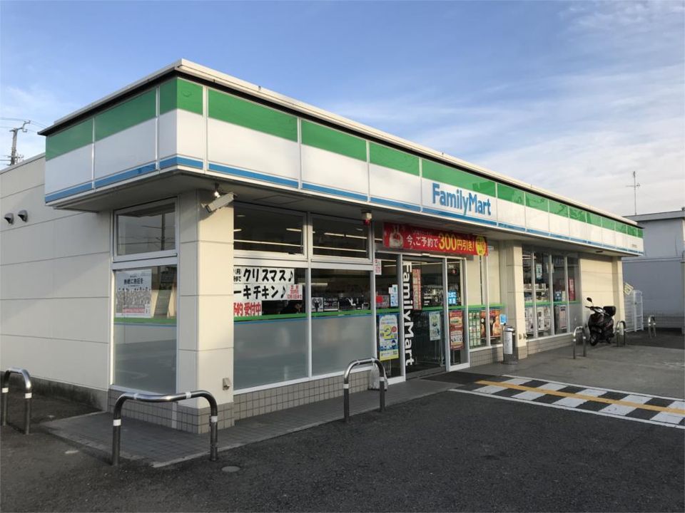 近くのファミリーマート 和泉芦部町店まで460m(徒歩6分)