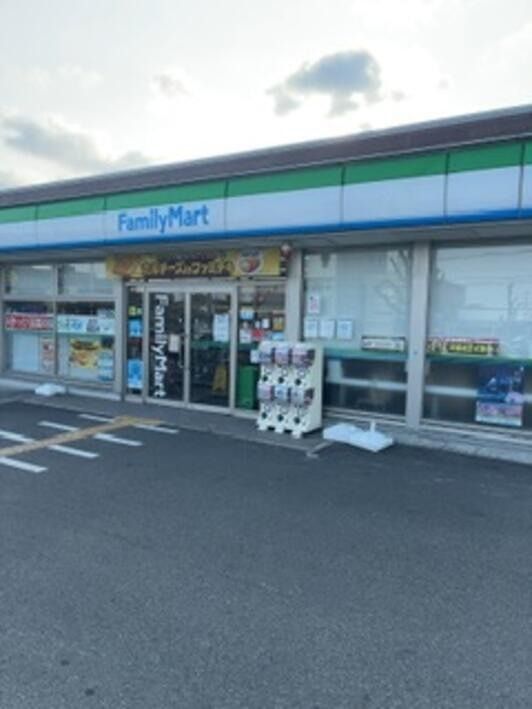 近くのファミリーマート 堺百舌鳥梅北町店まで538m（徒歩7分）