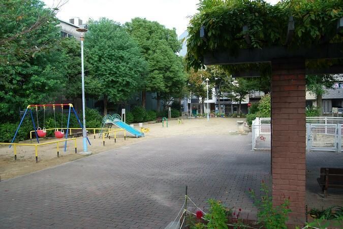 近くの市岡浜公園まで220m(徒歩3分)