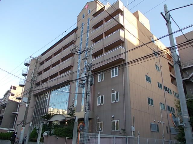 近くの大阪美容専門学校まで600m（徒歩8分）