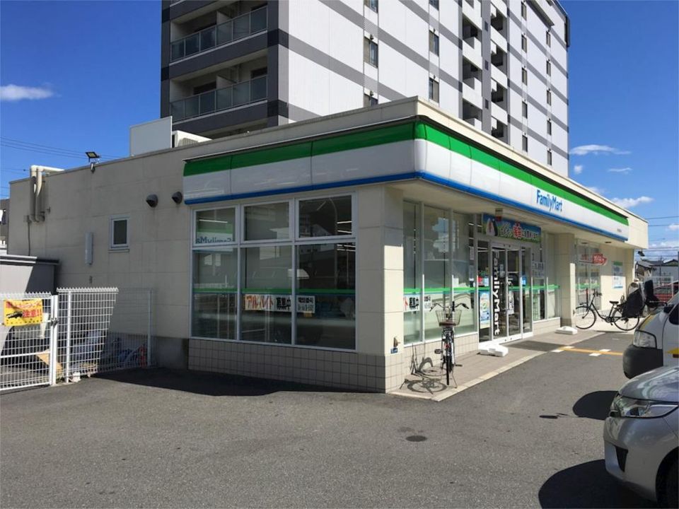 近くのファミリーマート 東大阪長田中店まで400m（徒歩5分）