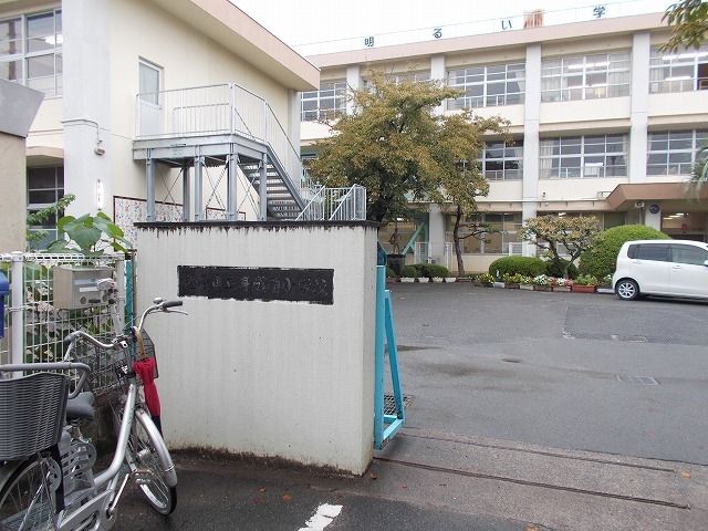 近くの橿原市立耳成南小学校様まで500m(徒歩7分)