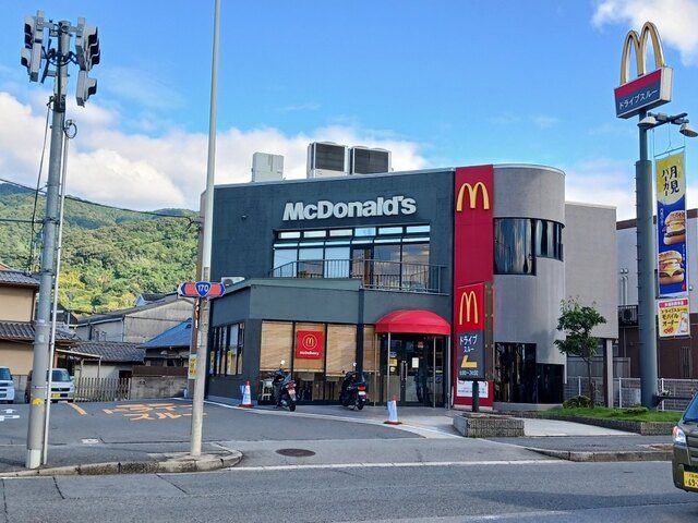 近くのマクドナルド　外環教興寺店まで740m（徒歩10分）