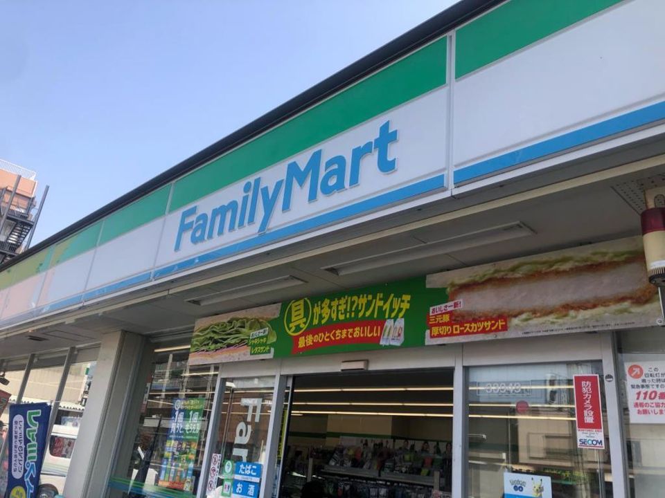 近くのファミリーマート 東大阪足代北一丁目店まで73m（徒歩1分）