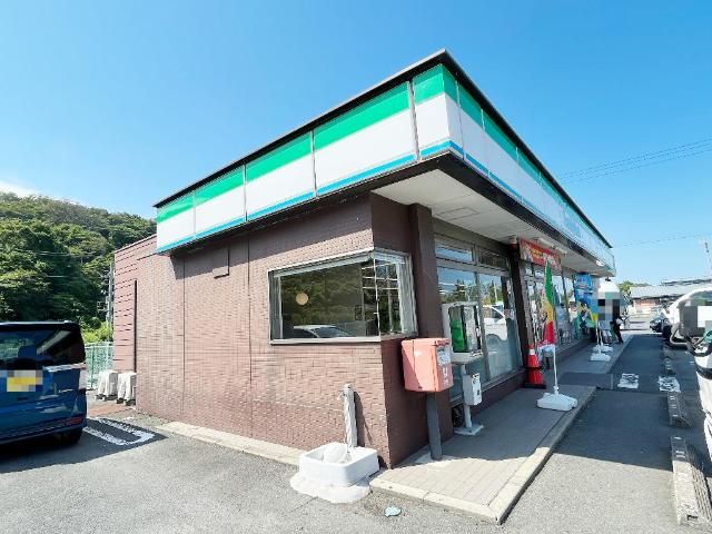 近くのファミリーマート北茨城関南店まで999m（徒歩13分）