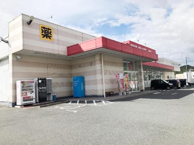 近くのツルハドラッグいわき湯本店まで885m（徒歩12分）