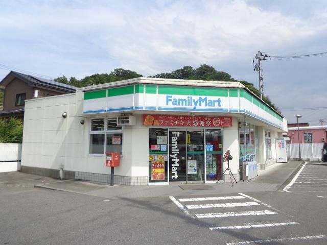 近くのファミリーマートいわき下船尾町店まで65m（徒歩1分）