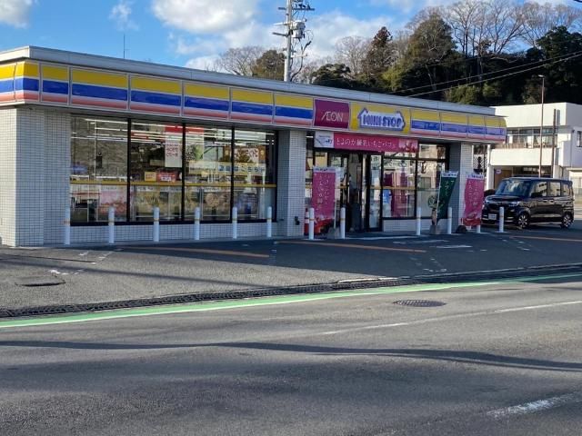 近くのミニストップいわき平長橋町店まで407m（徒歩6分）