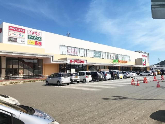 近くのヨークベニマル新谷川瀬店まで802m（徒歩11分）