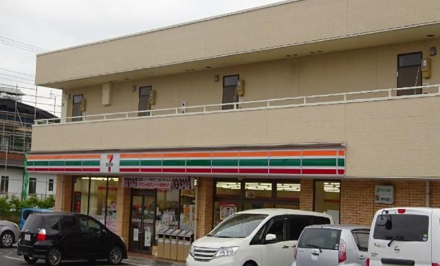 近くのセブンイレブンいわき中央台高久店まで458m（徒歩6分）