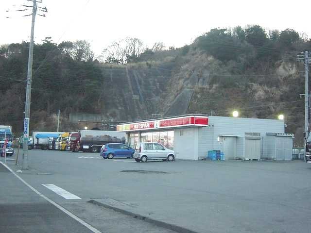 近くのコンビニまで300m(徒歩4分)