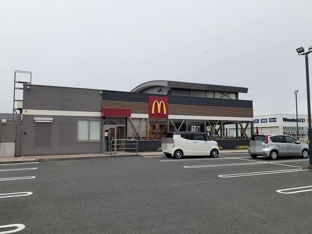 近くのマクドナルド北茨城中郷店まで900m（徒歩12分）