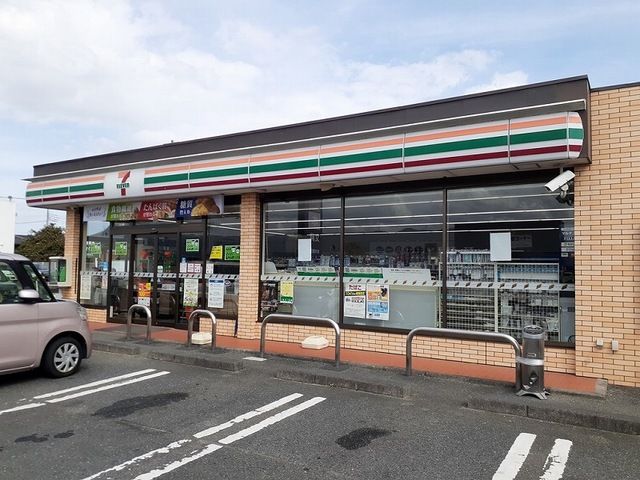 近くのセブンイレブン北茨城上桜井店まで550m（徒歩7分）