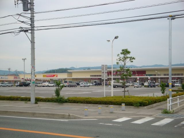 近くのヨークベニマルまで560m（徒歩7分）