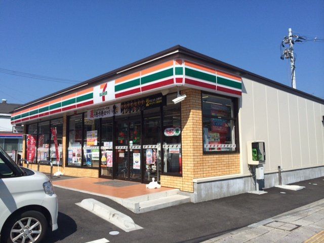 近くのセブンイレブン内郷駅前店まで668m（徒歩9分）