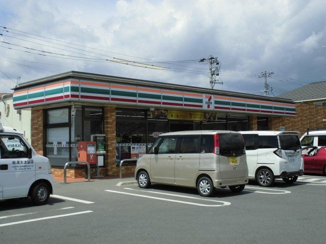 近くのセブン-イレブンいわき平窪店まで400m（徒歩5分）