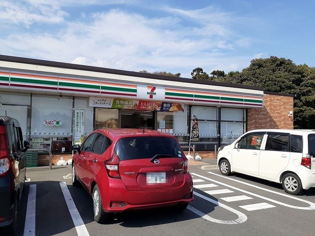 近くのセブンイレブン北茨城中郷店まで400m（徒歩5分）