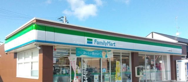 近くのファミリーマートまで350m(徒歩5分)