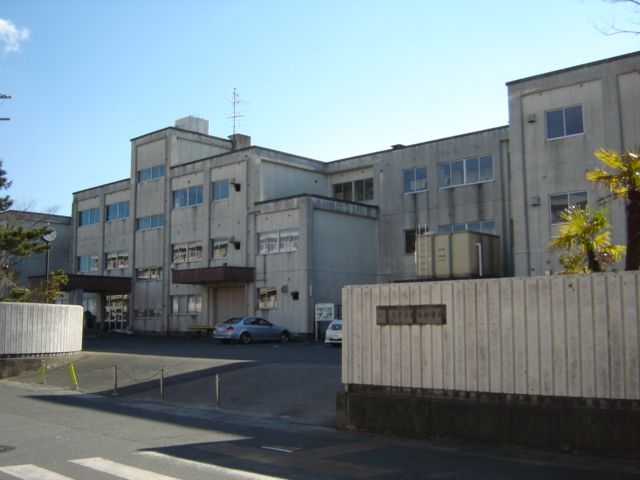 近くの錦東小学校まで300m(徒歩4分)