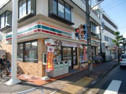 近くのセブンイレブンまで670m（徒歩9分）