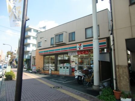 近くのセブンイレブンまで200m（徒歩3分）