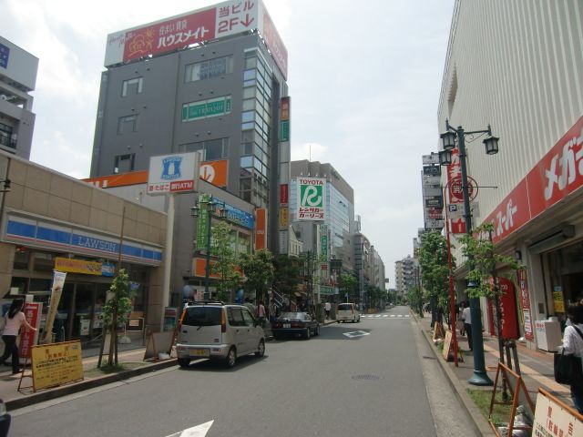 近くの立川駅南口まで400m（徒歩5分）