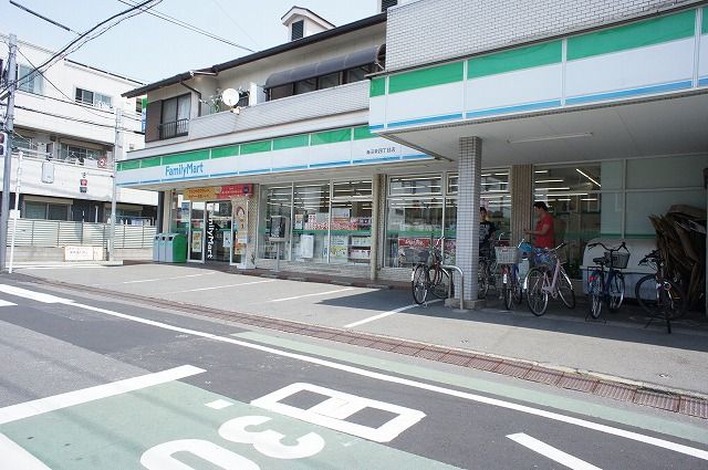 近くのファミリーマート 海田東四丁目店まで214m（徒歩3分）