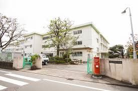 近くの小平市立小平第三中学校まで111m（徒歩2分）