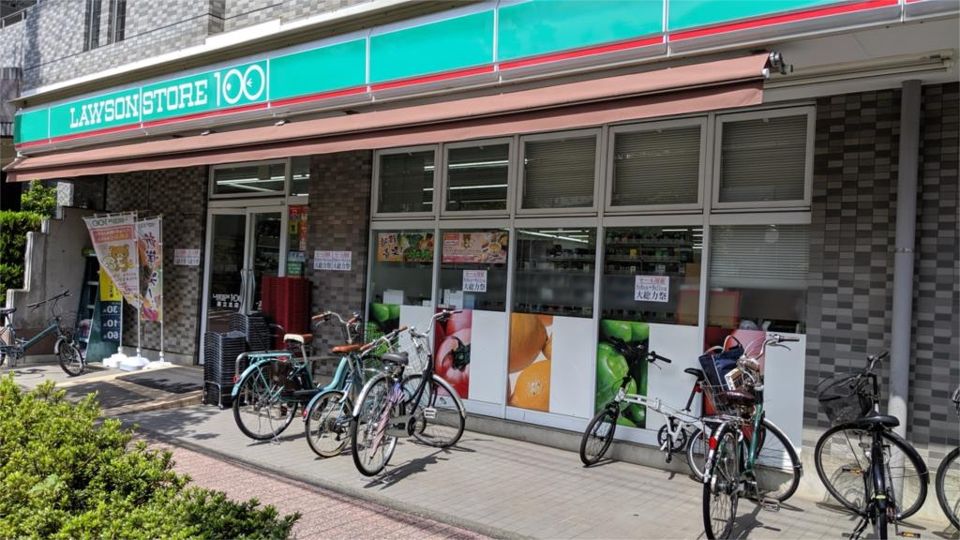 近くのローソンストア100 LS国立北店まで447m（徒歩6分）