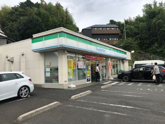 近くのファミリーマート 町田能ケ谷町店まで240m（徒歩3分）