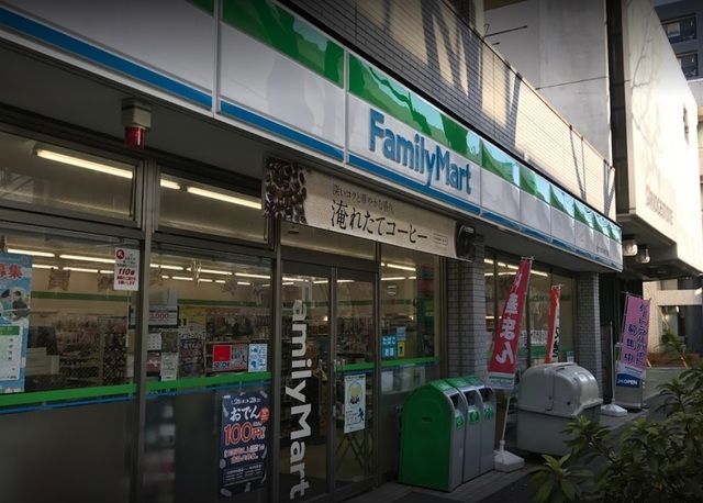 近くのファミリーマート杉並下高井戸四丁目店まで96m（徒歩2分）