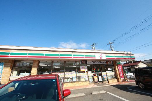 近くのセブンイレブン 宮寺店まで205m（徒歩3分）