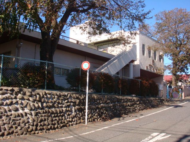 近くの誠和保育園まで607m（徒歩8分）