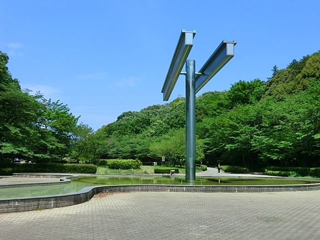 近くの芹が谷公園まで700m（徒歩9分）