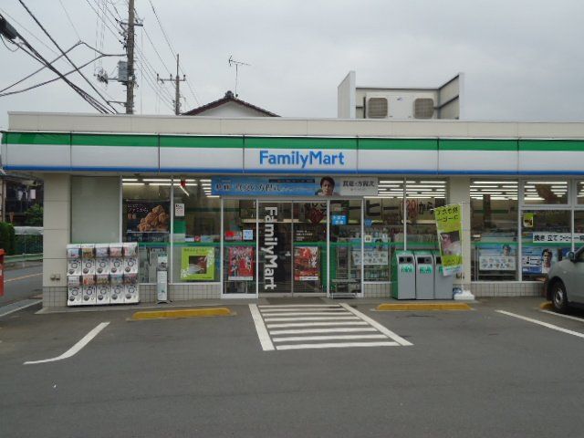 近くのファミリーマート清瀬小金井街道店まで523m（徒歩7分）