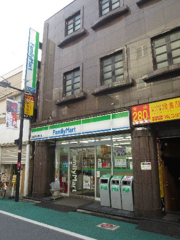 近くのファミリーマート 経堂農大通り店まで89m（徒歩2分）