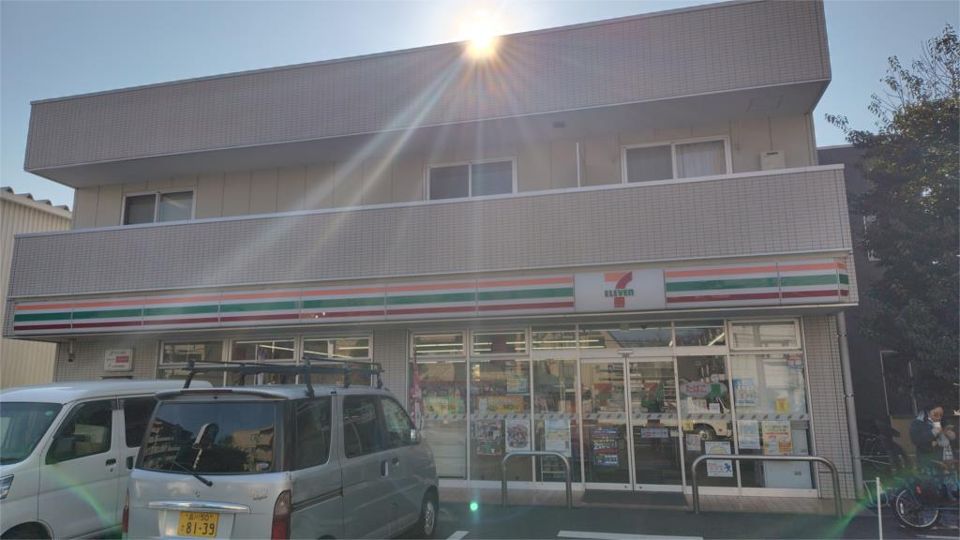 近くのセブンイレブン 世田谷千歳台5丁目店まで306m（徒歩4分）