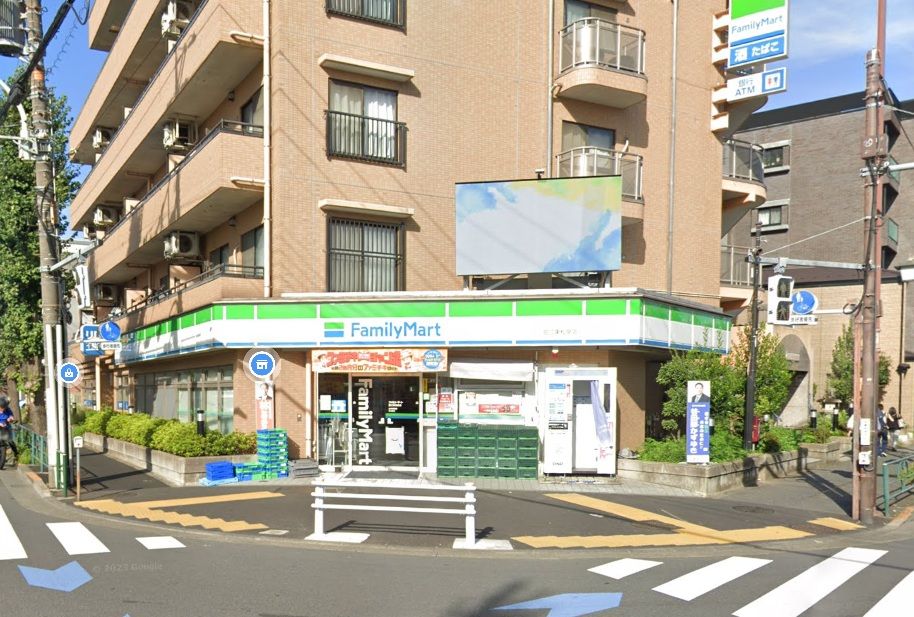 近くのファミリーマート 狛江東和泉店まで321m（徒歩5分）