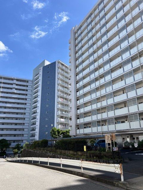 戸山ハイツ27号棟の外観画像