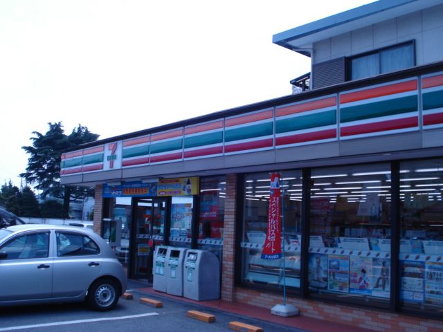 近くのセブンイレブンまで800m（徒歩10分）