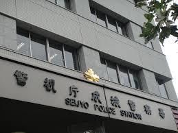 近くの成城警察署まで598m（徒歩8分）