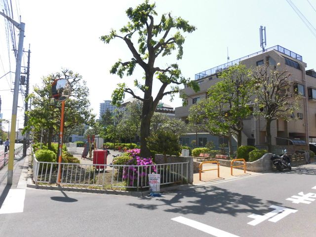 近くの観音公園まで53m（徒歩1分）