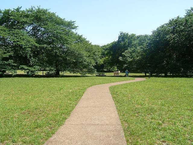 近くの都立砧公園北門まで1,195m（徒歩15分）